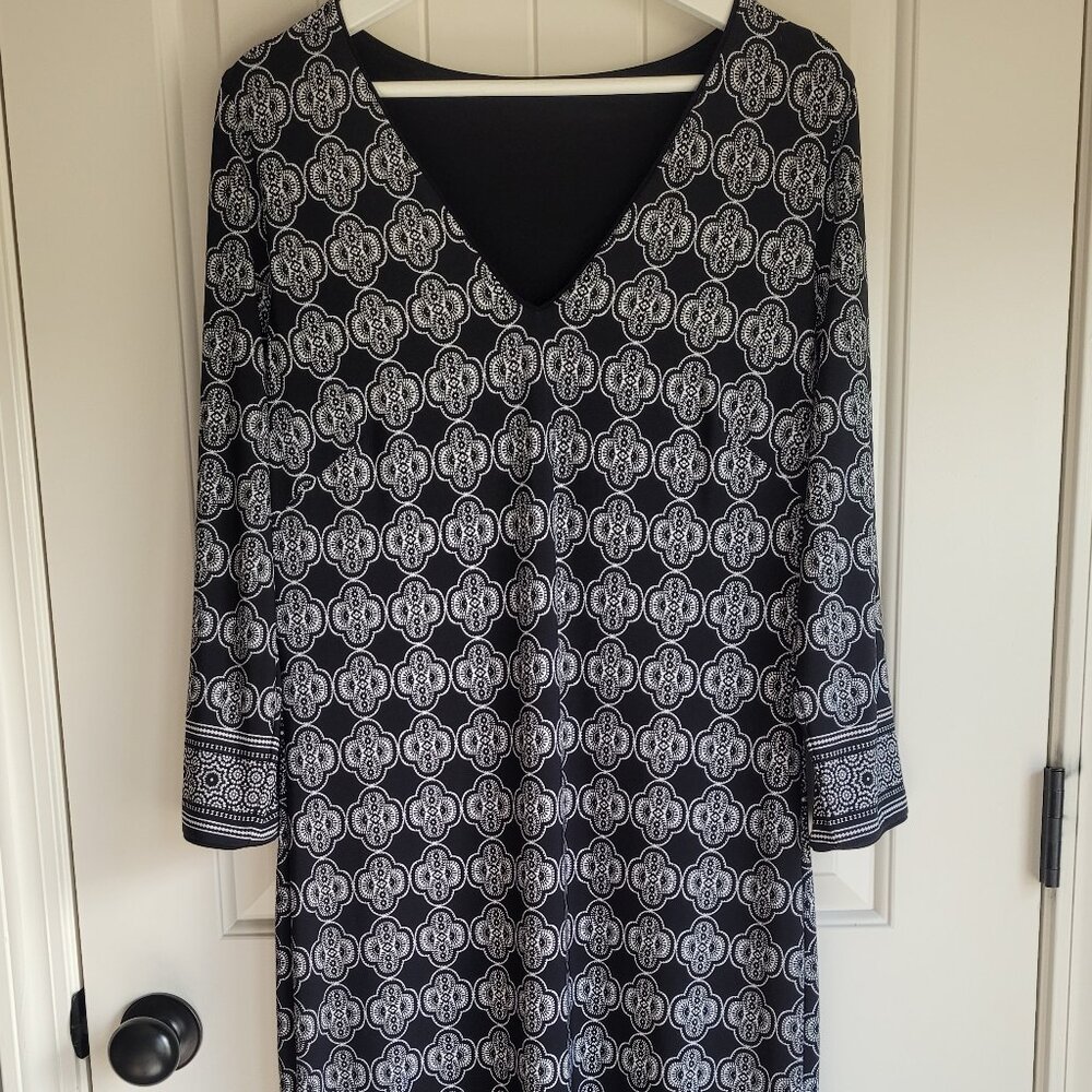 White House Black Market Dress Reversible Solid Black and Patterned Sz M womens